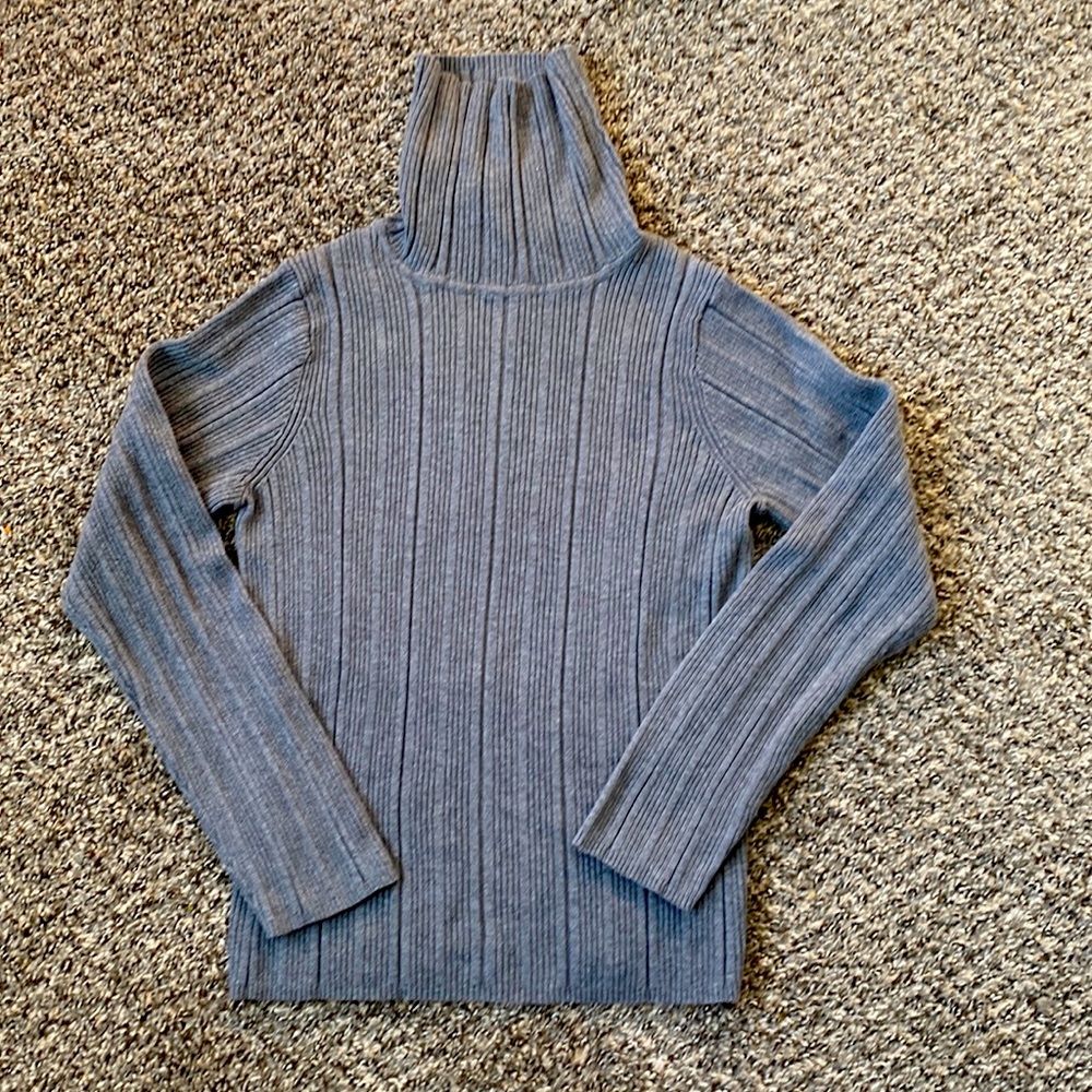 Gray ribbed turtleneck